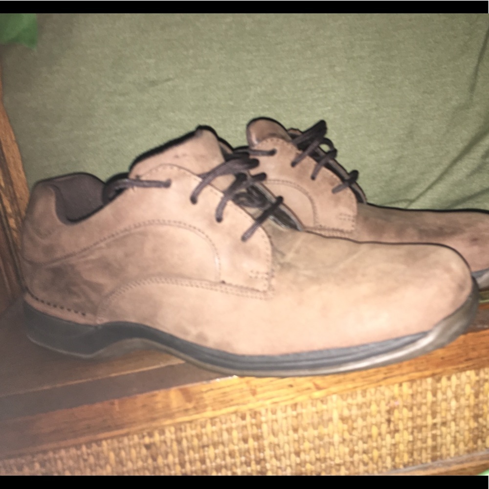 Rockport mens size 10 brown casual shoe suede